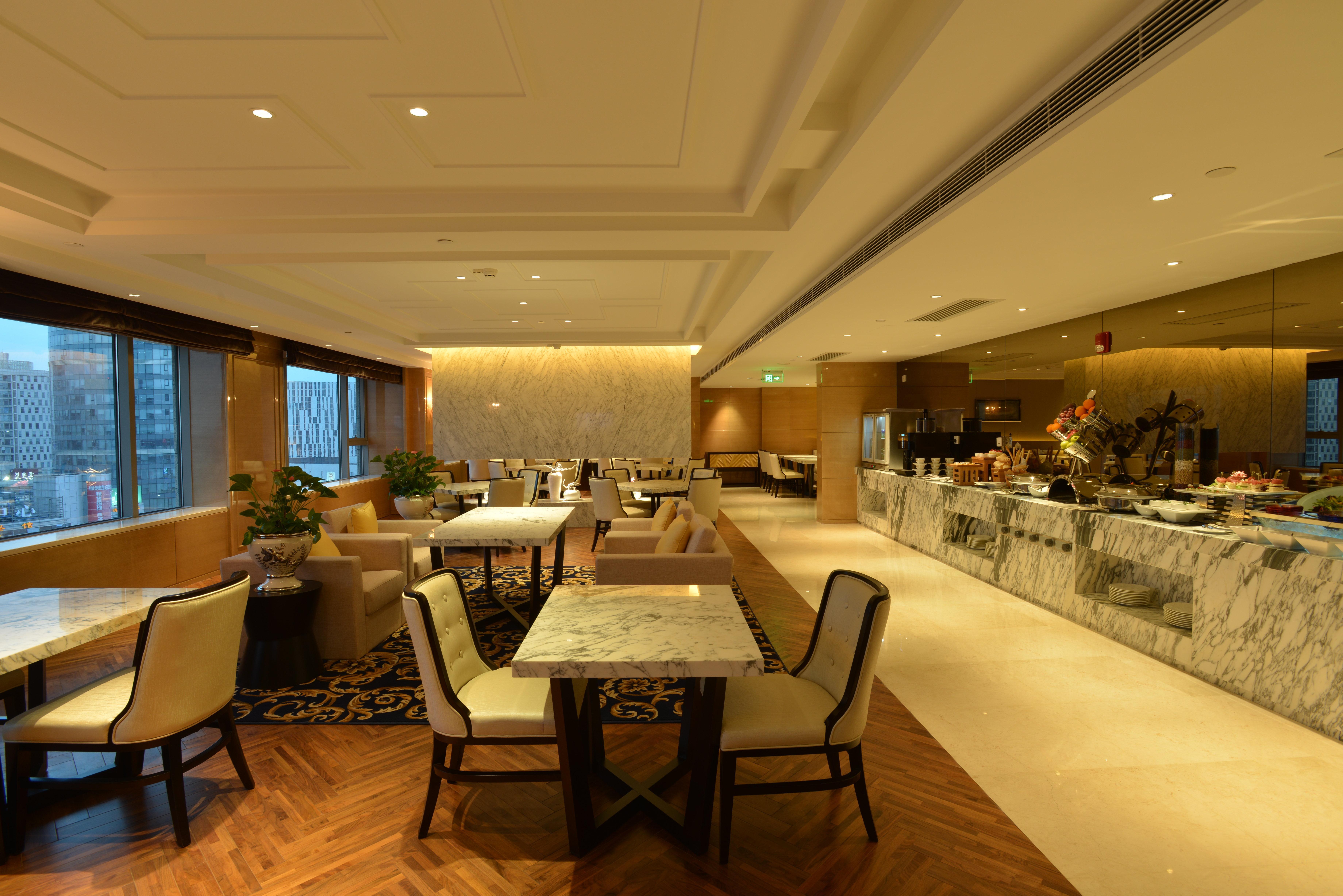 Hotel Crowne Plaza Noah Square By Ihg 5*