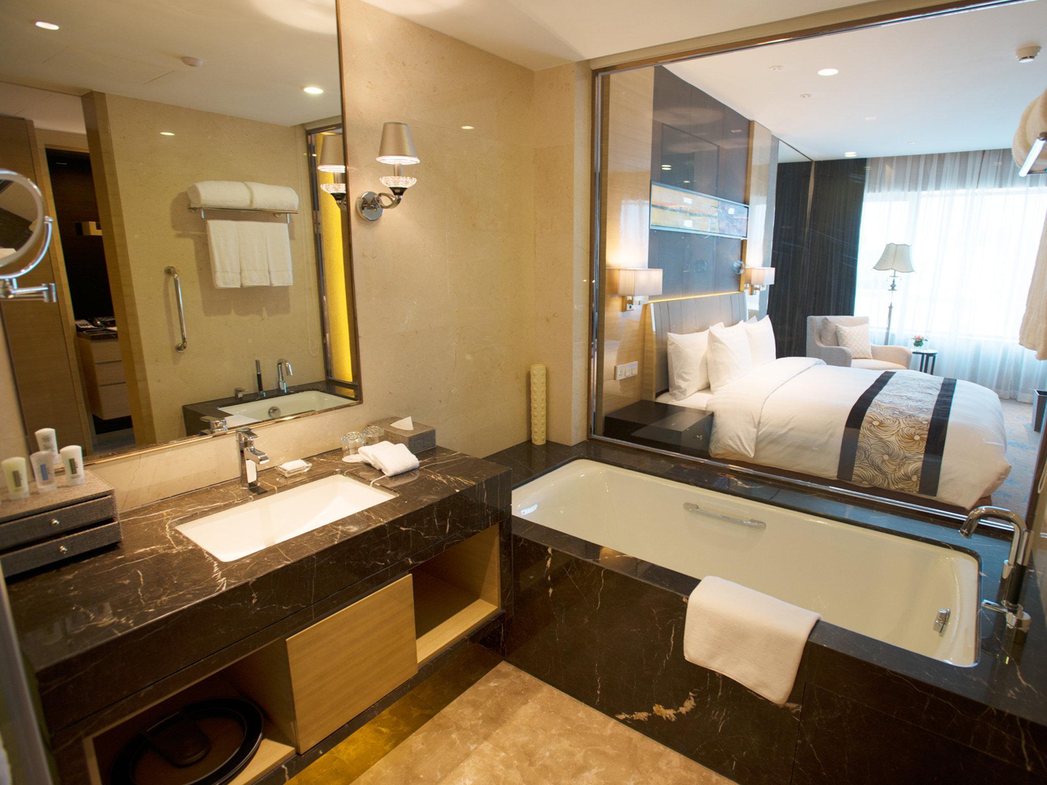 Crowne Plaza Noah Square By Ihg 5*