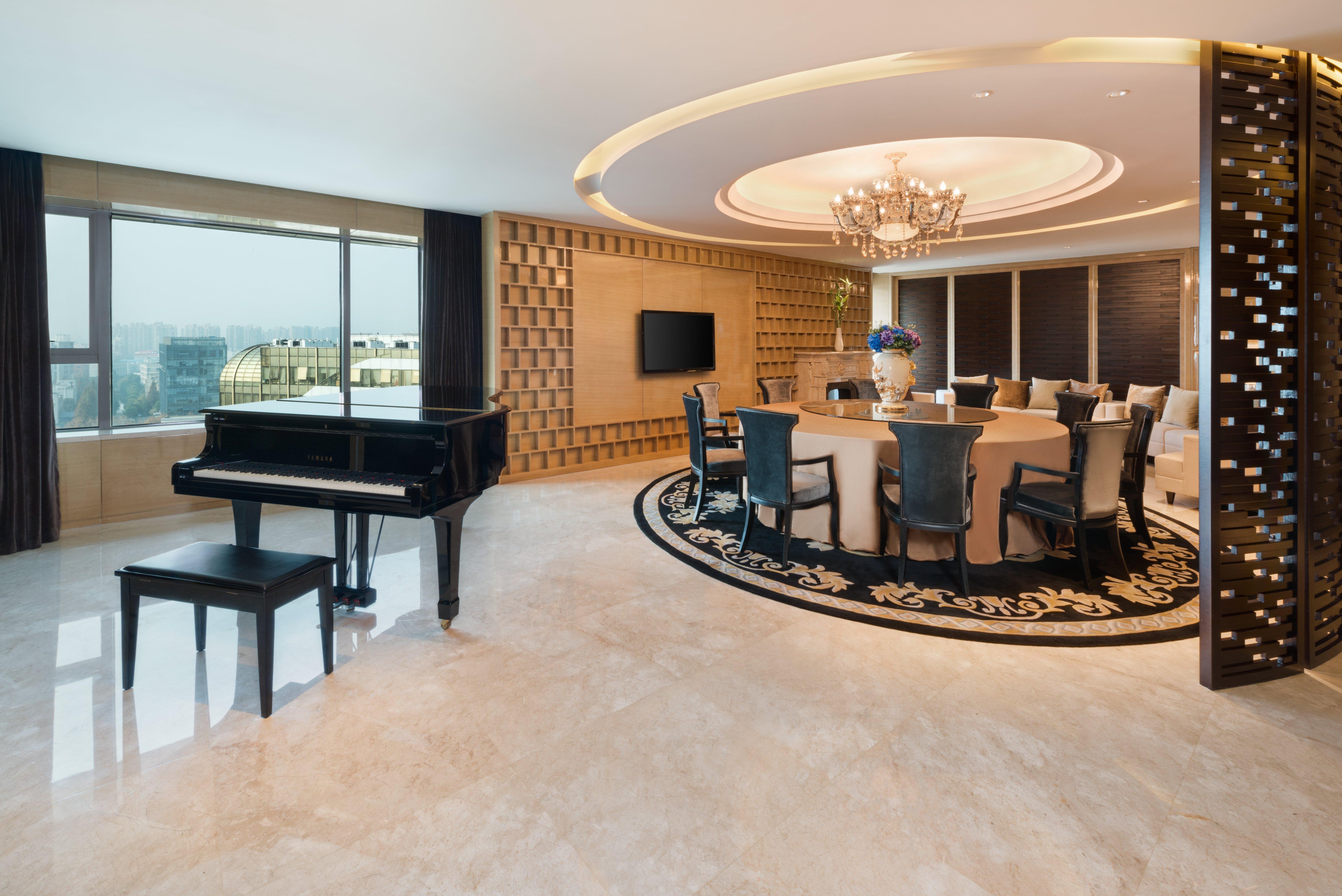 Hotel Crowne Plaza Noah Square By Ihg 5*