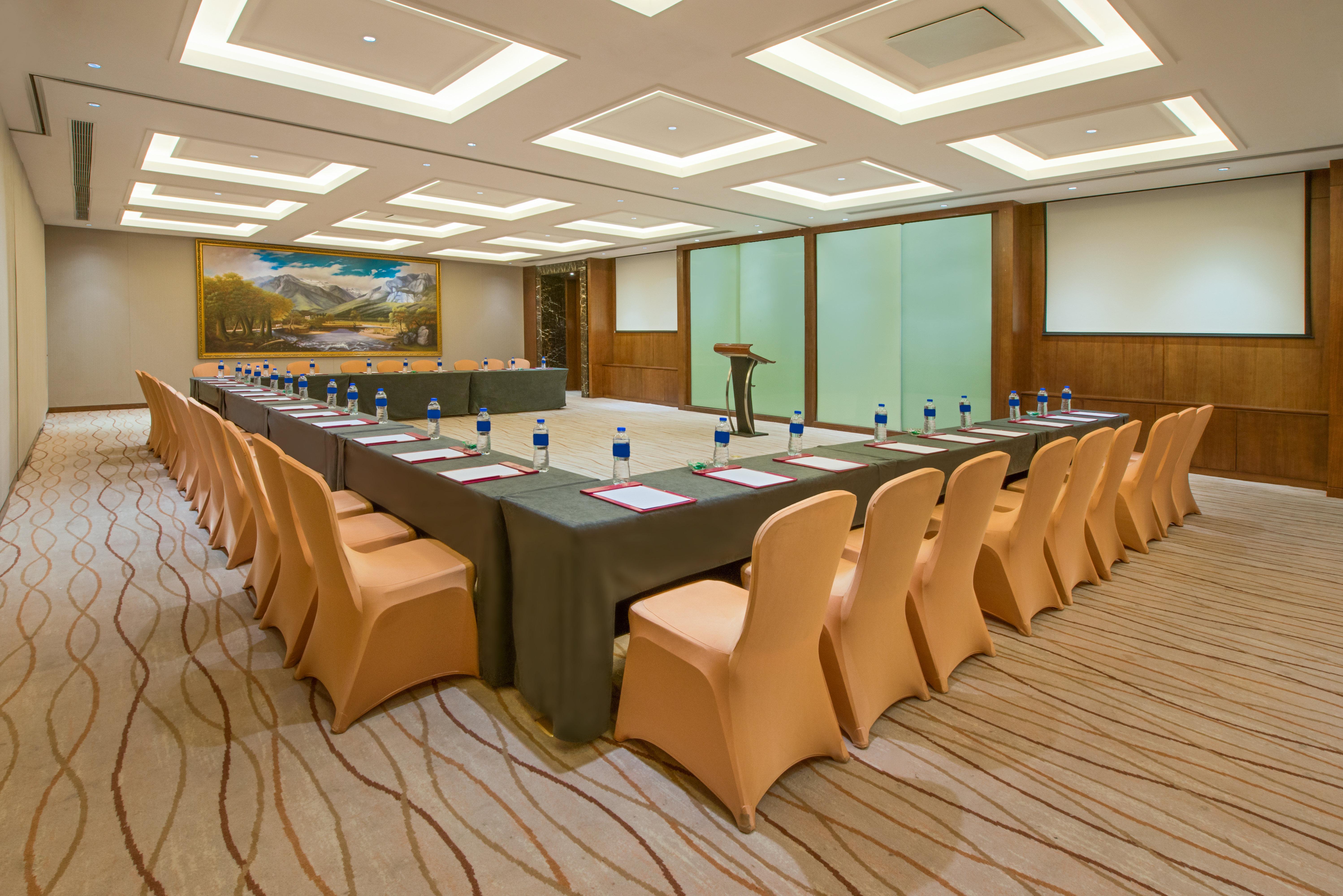 Crowne Plaza Noah Square By Ihg Hotel 5*
