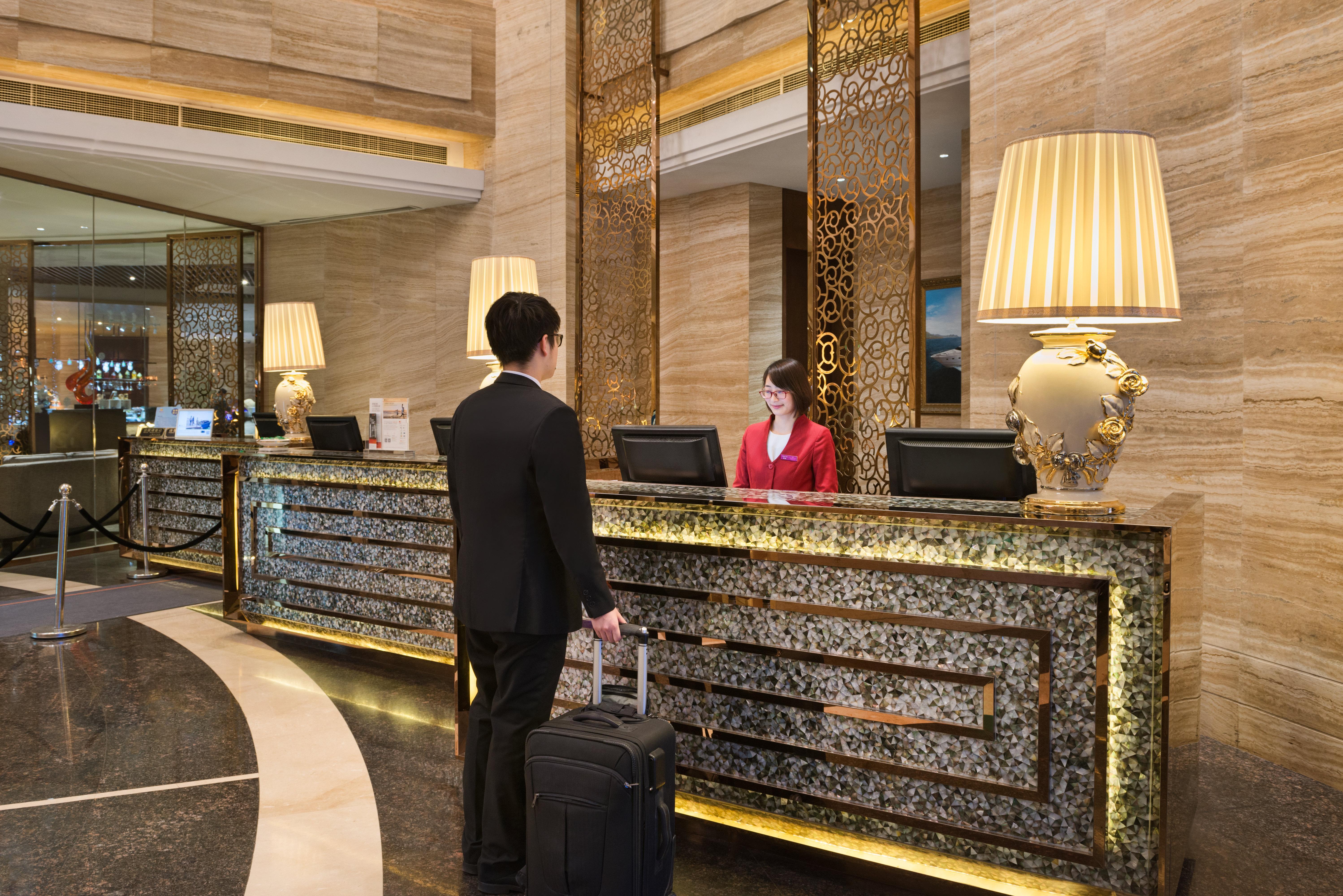 Hotel Crowne Plaza Noah Square By Ihg 5*