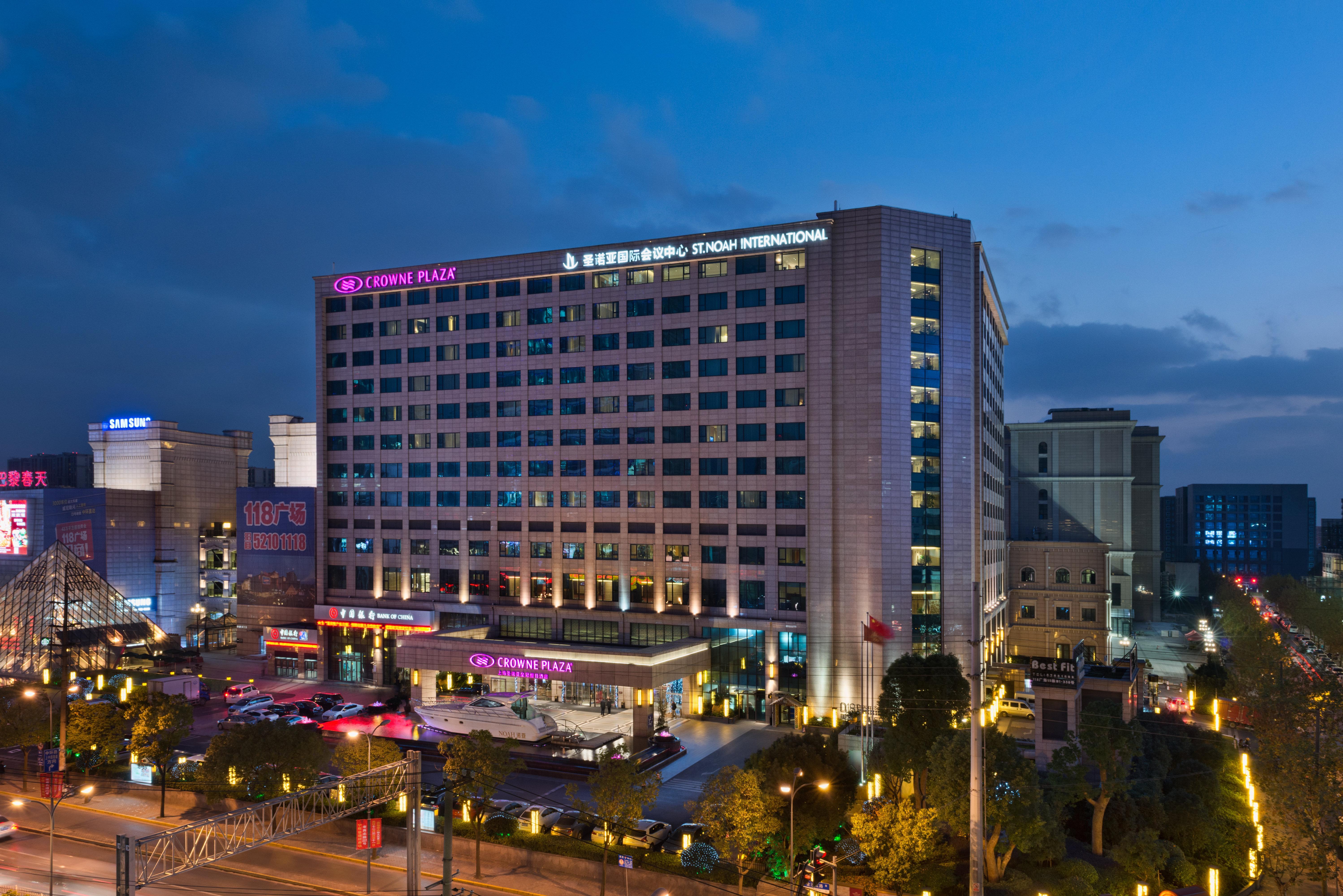 Hotel Crowne Plaza Noah Square By Ihg 5*