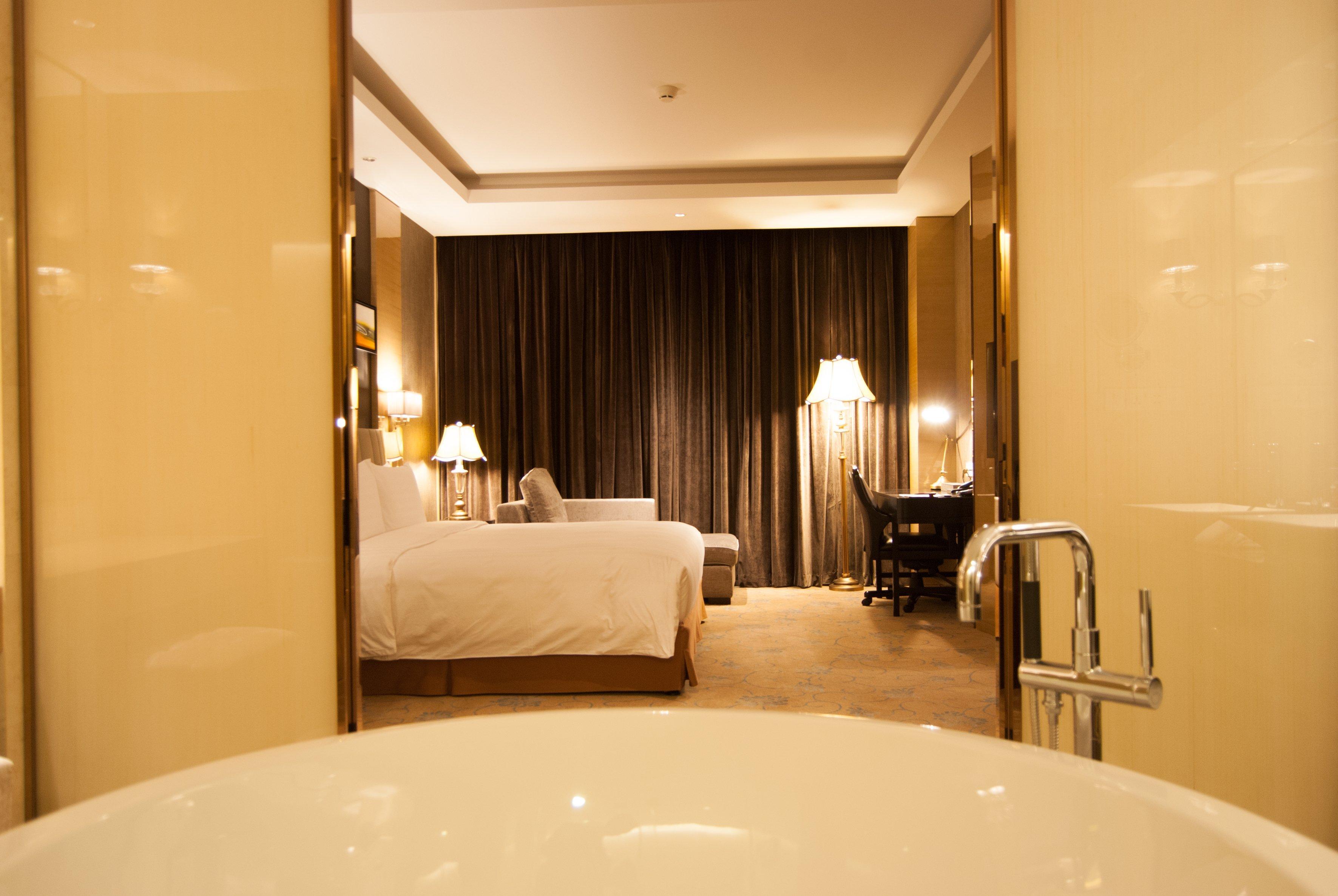 Hotel Crowne Plaza Noah Square By Ihg 5*
